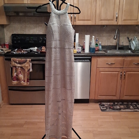 Guess Dresses & Skirts - Guess Cream Lace Maxi Dress, Built In Bra Cups. Lined To Knee, Slit On Side
